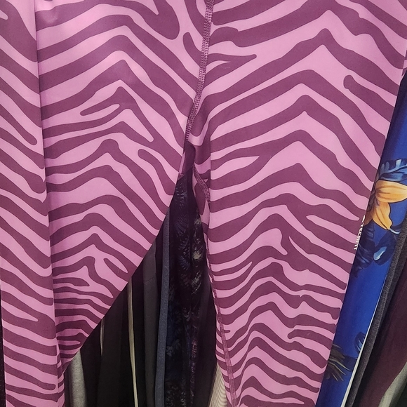 Womens Adidias Magenta and pink spandex workout leggings - Picture 2 of 2